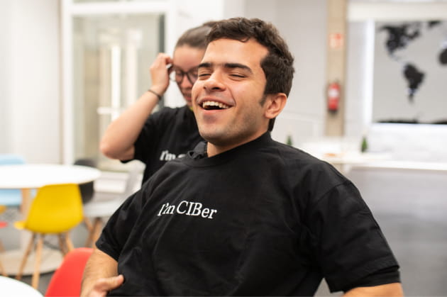 Alumne del Culinary Institute of Barcelona rient-se